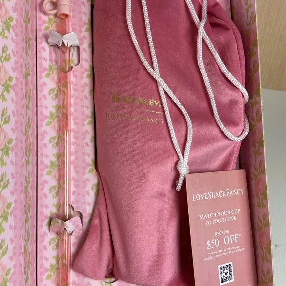 Stanley x LoveShackFancy 40oz Quencher H2.0 Pink Floral Tumbler Gift Set NIB - Picture 2 of 14